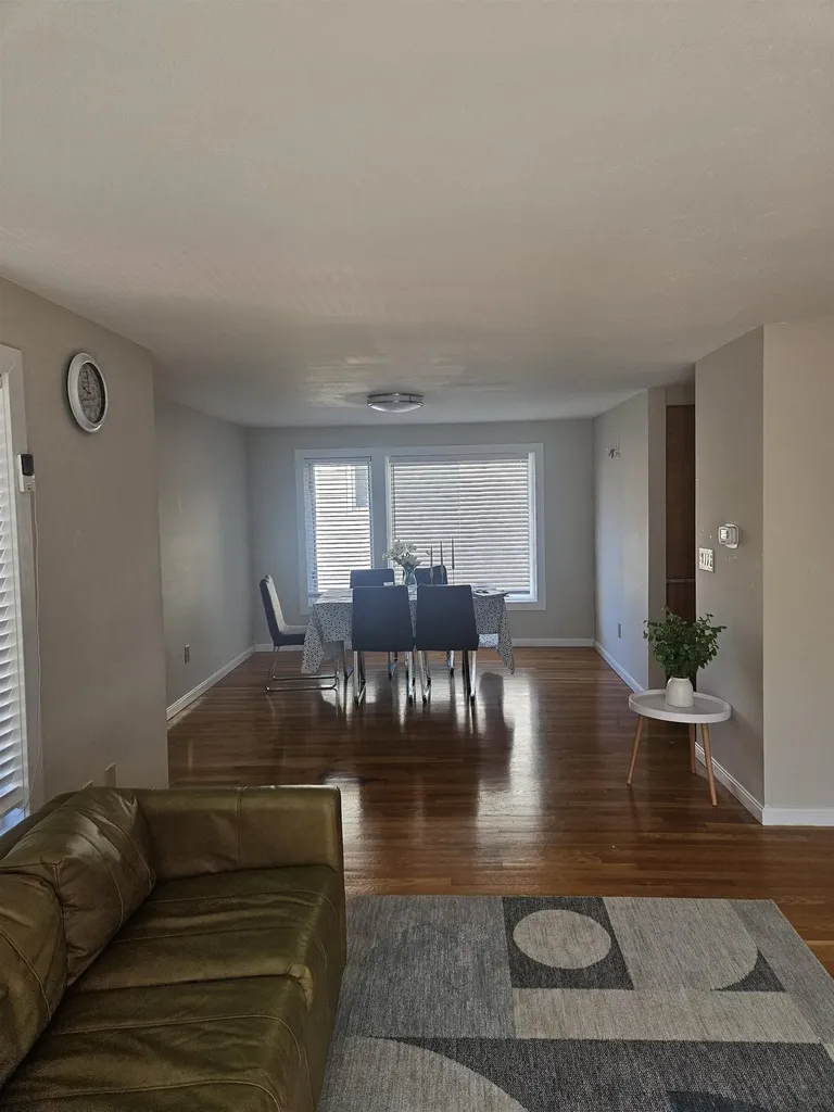 18 Landsdown Drive Nashua NH 03062