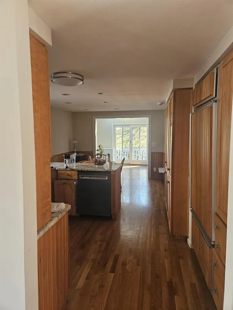 18 Landsdown Drive Nashua NH 03062