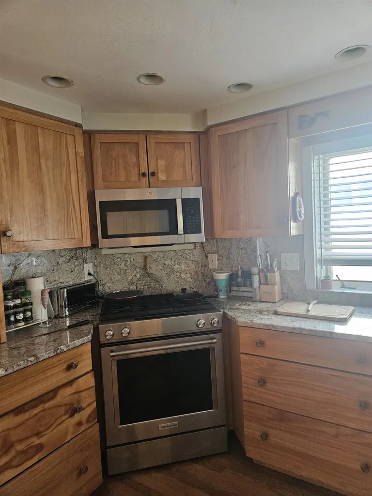 18 Landsdown Drive Nashua NH 03062