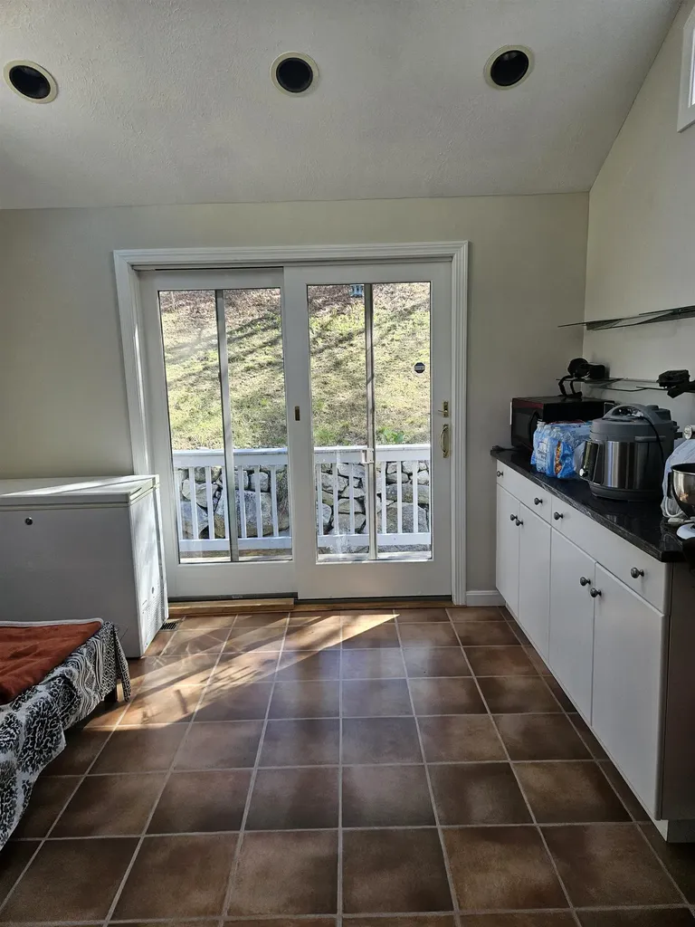 18 Landsdown Drive Nashua NH 03062