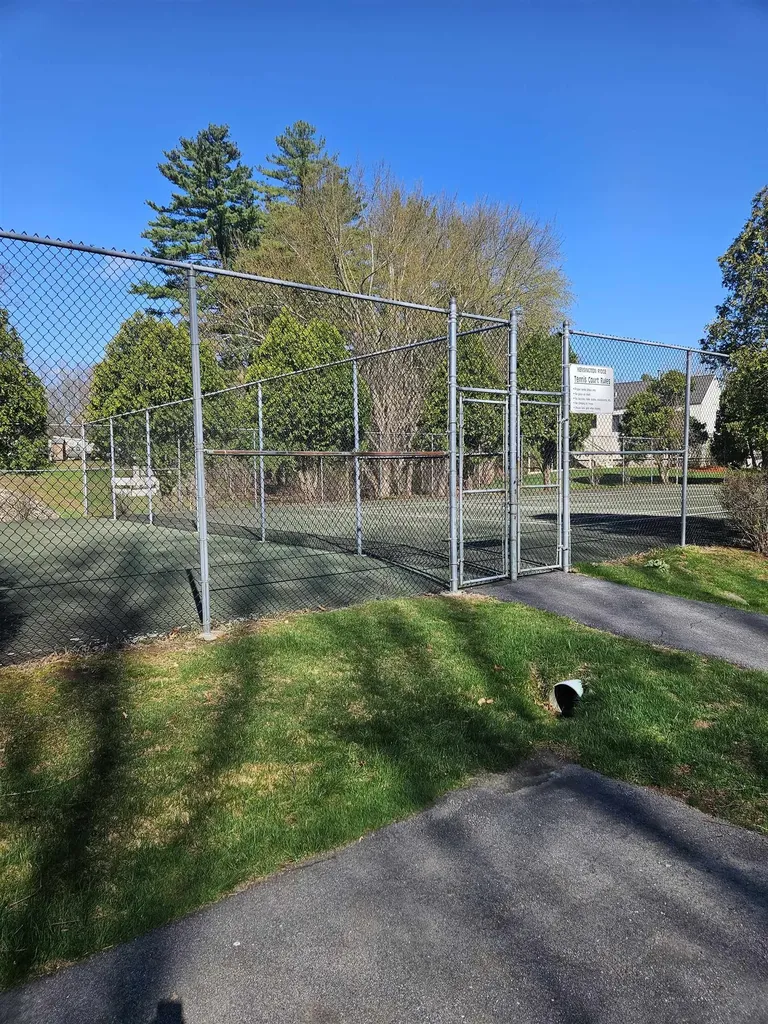 18 Landsdown Drive Nashua NH 03062