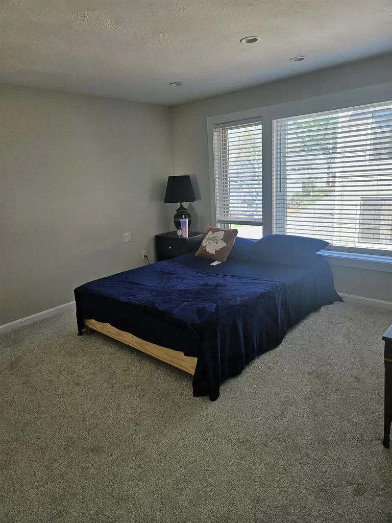 18 Landsdown Drive Nashua NH 03062