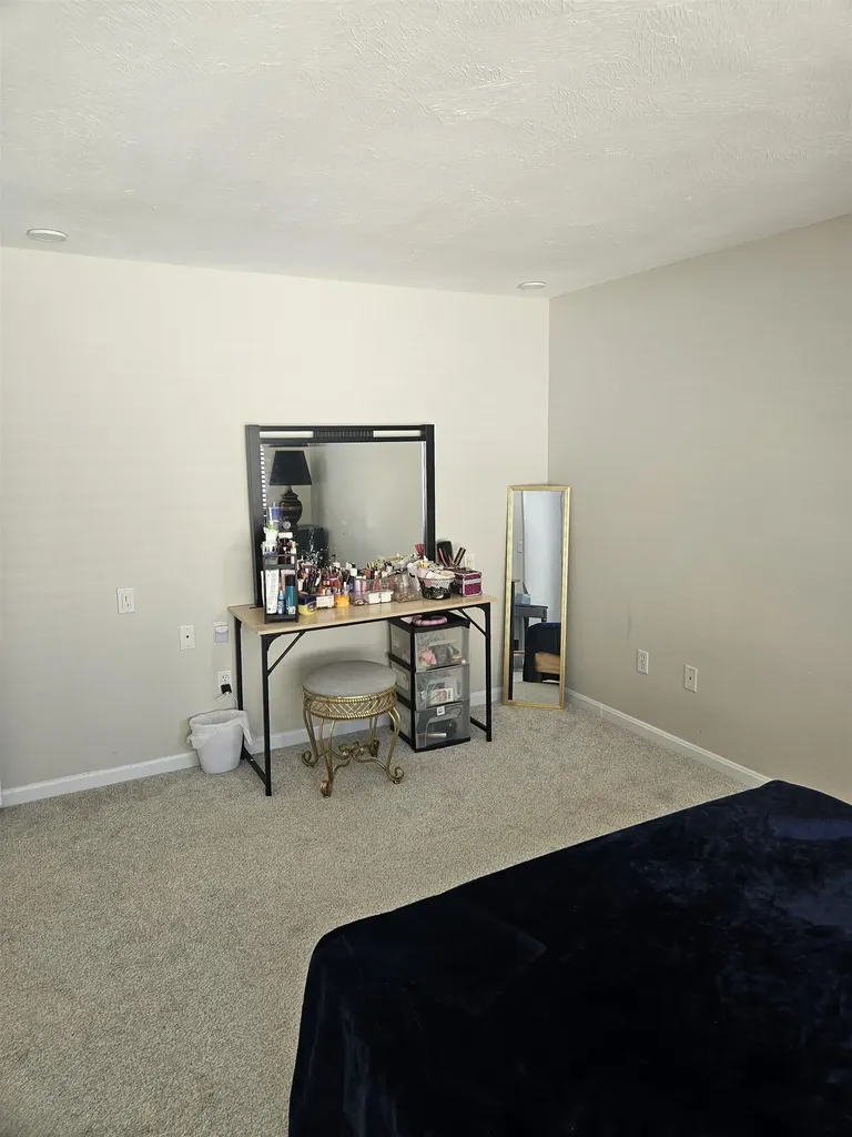 18 Landsdown Drive Nashua NH 03062