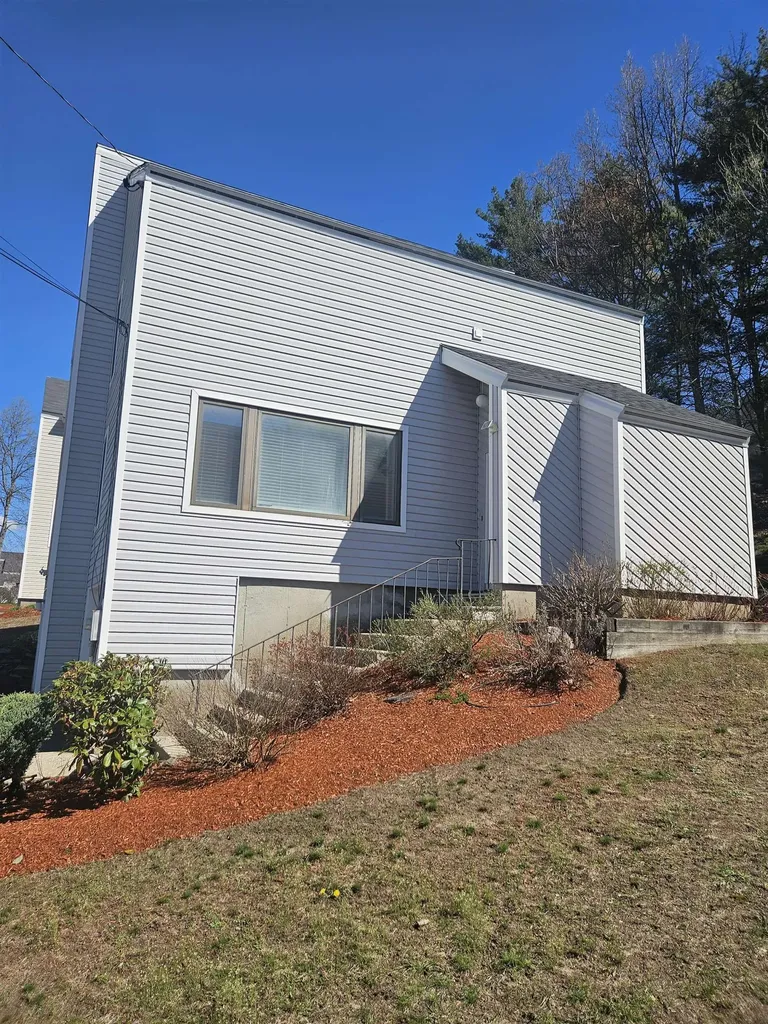 18 Landsdown Drive Nashua NH 03062