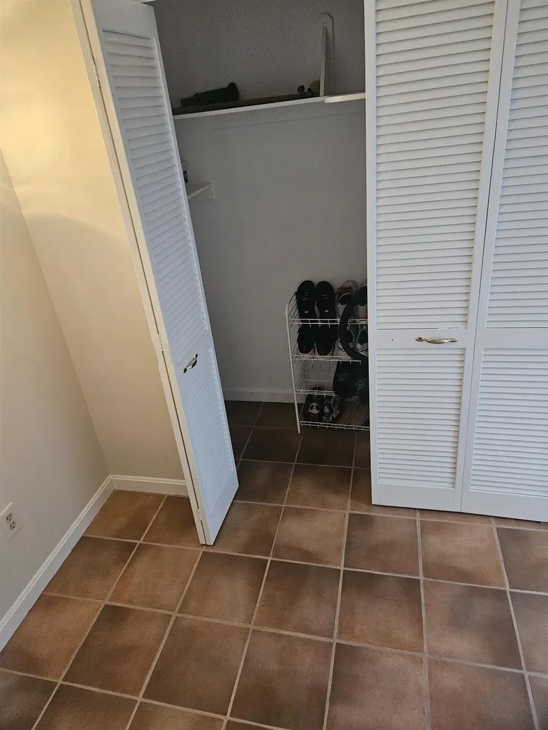18 Landsdown Drive Nashua NH 03062