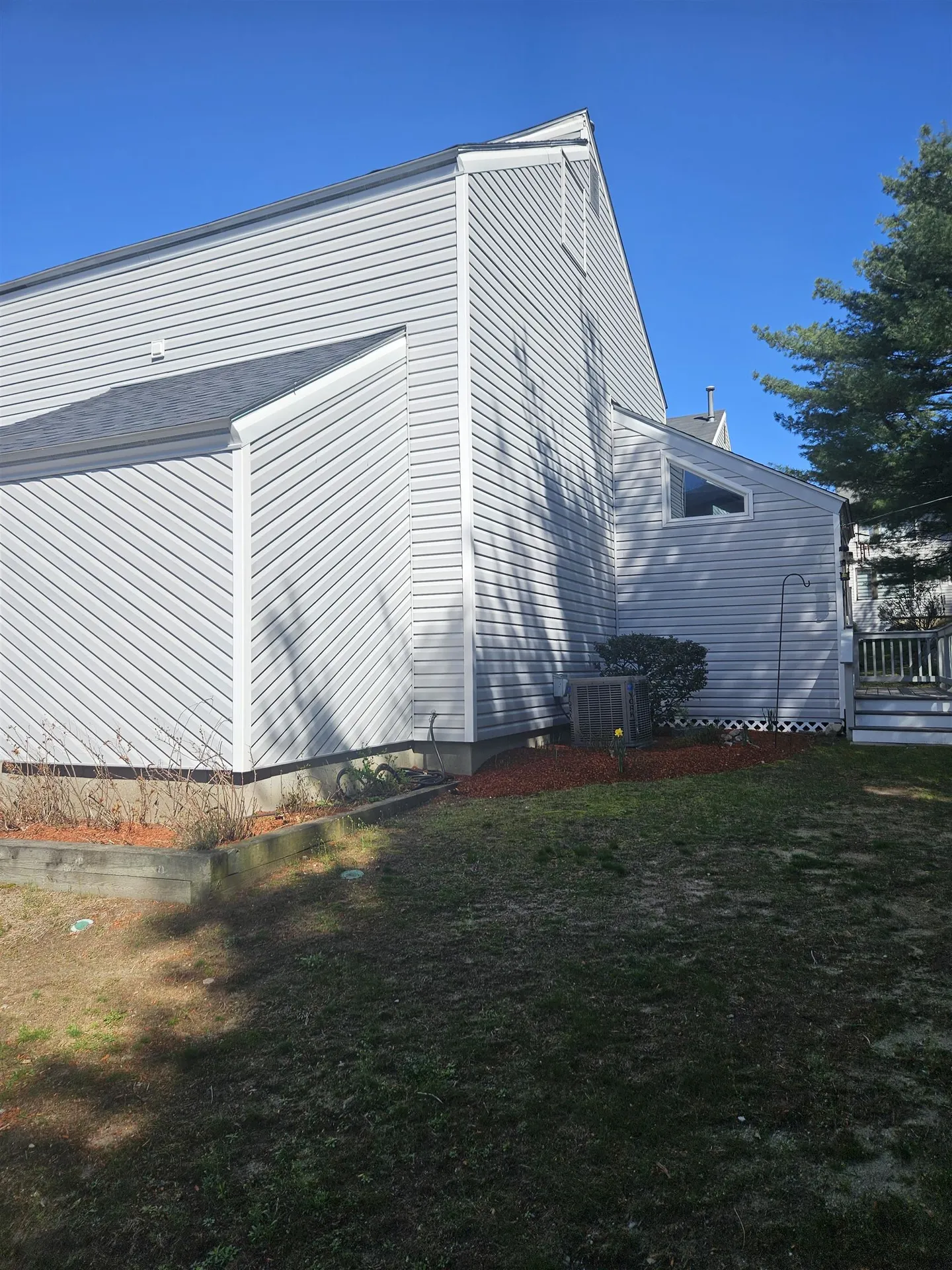 18 Landsdown Drive Nashua NH 03062