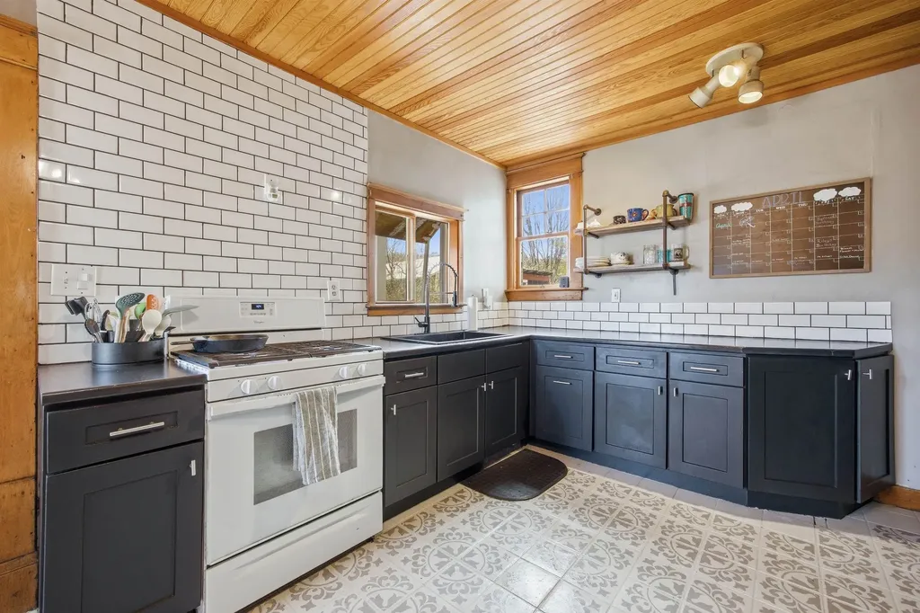 1327 Creamery Road Ryegate VT 05069