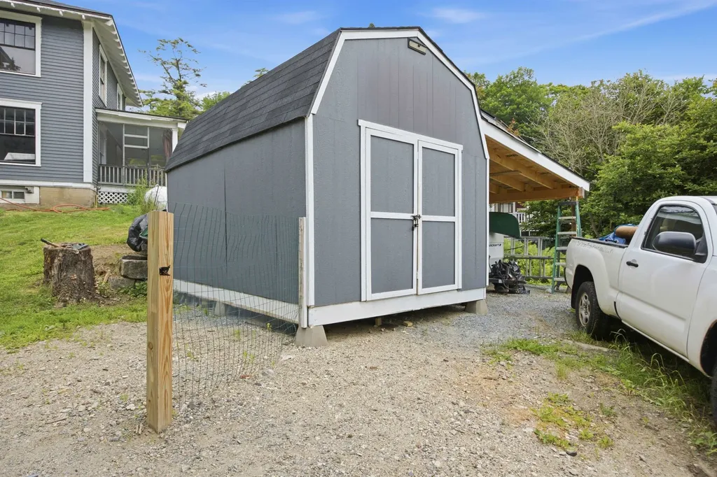 1327 Creamery Road Ryegate VT 05069
