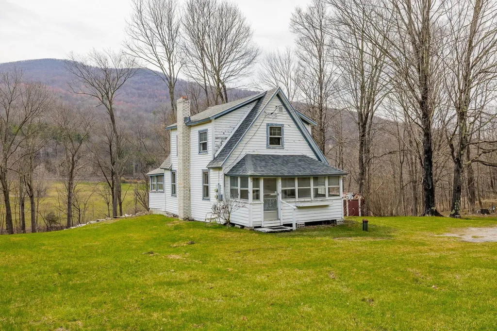 2819 Vt Route 313 Arlington VT 05250