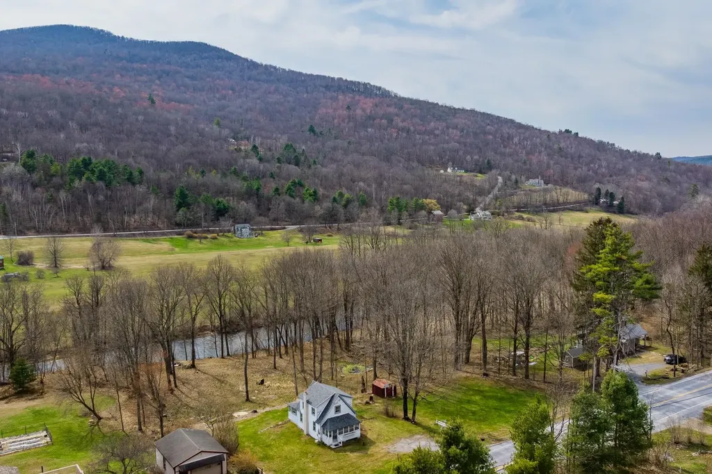 2819 Vt Route 313 Arlington VT 05250