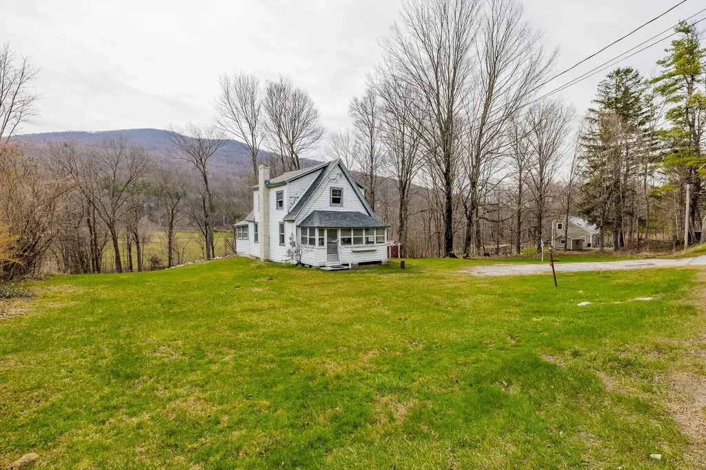 2819 Vt Route 313 Arlington VT 05250