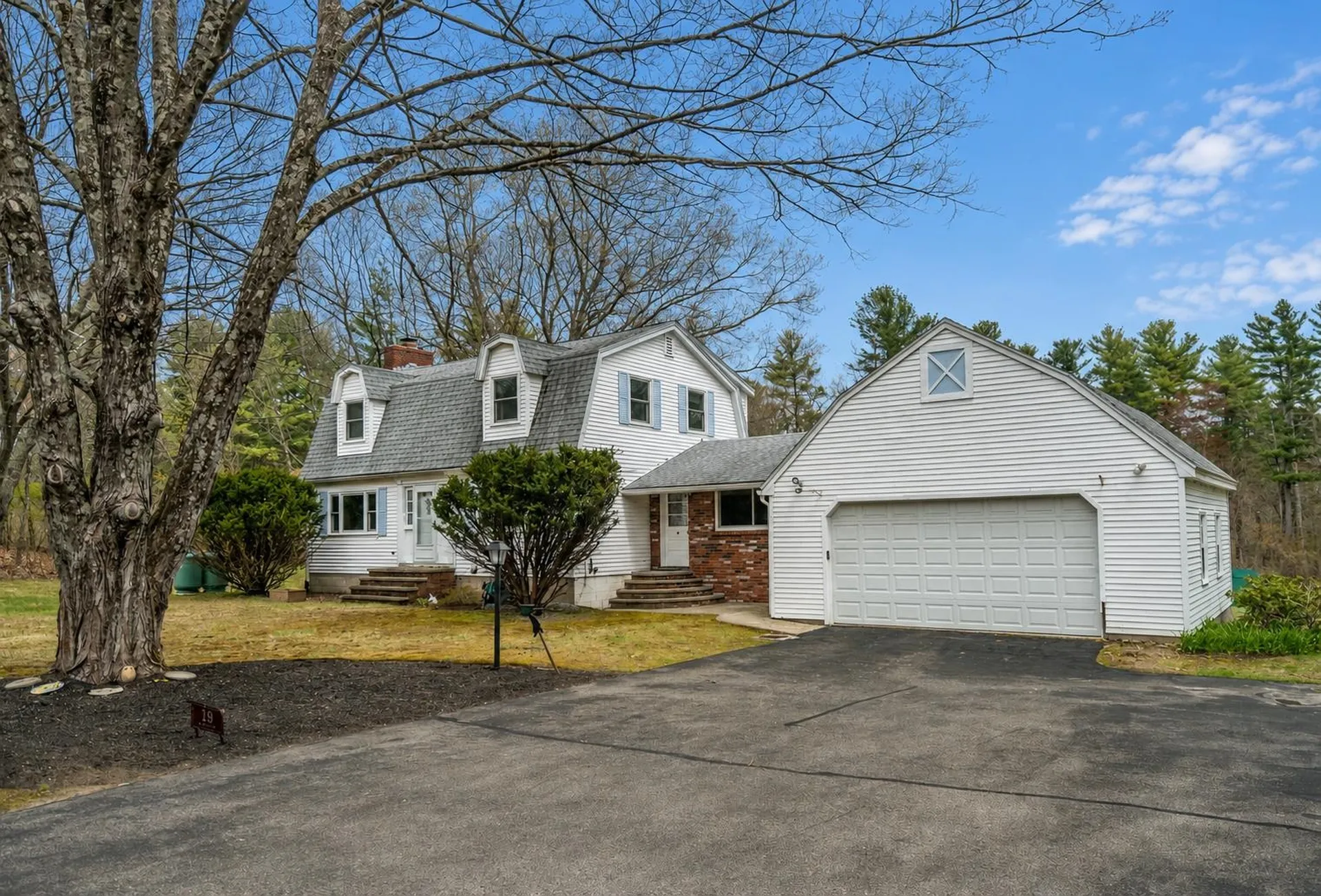 19 Dutton Road Pelham NH 03076