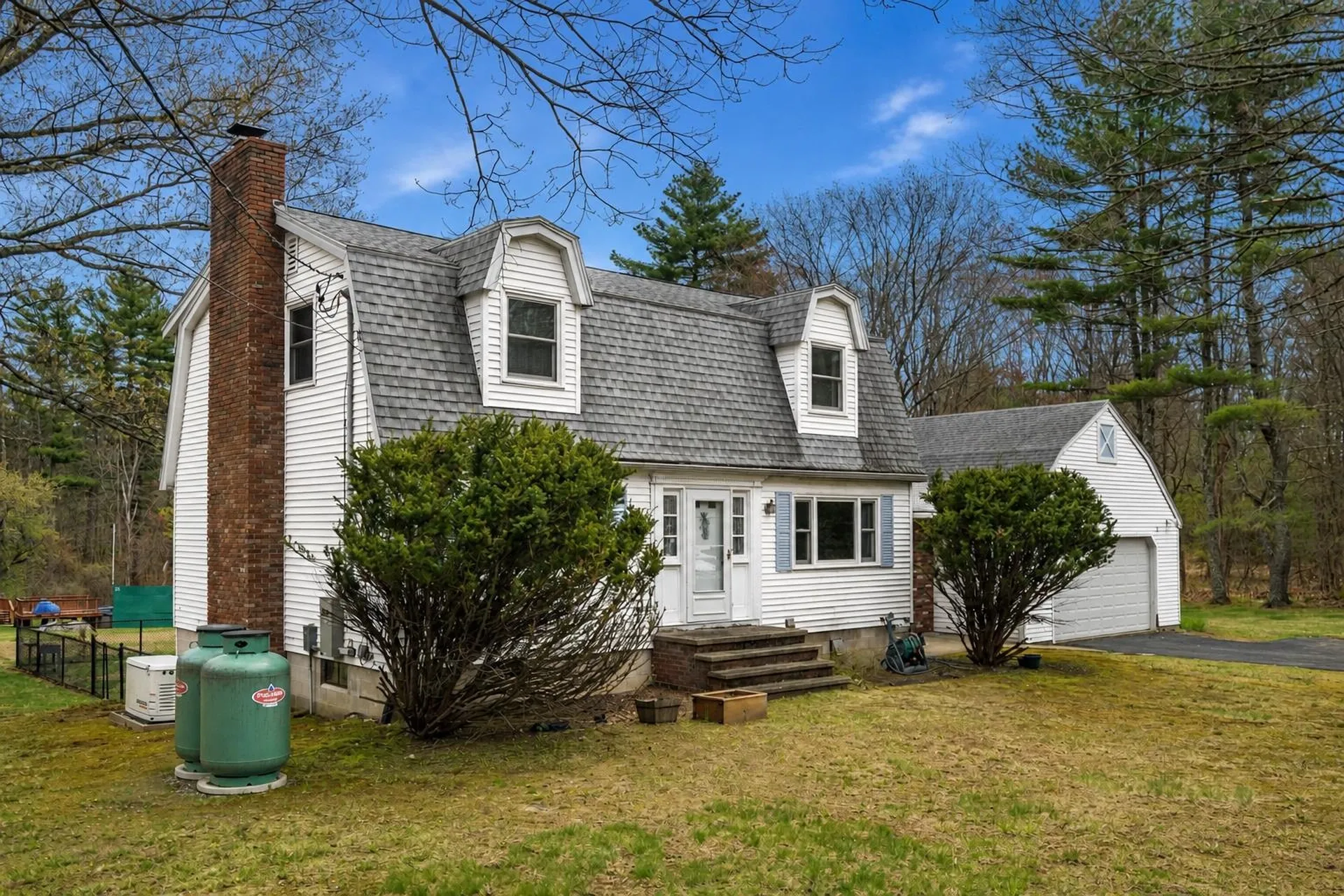 19 Dutton Road Pelham NH 03076