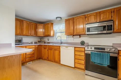 19 Dutton Road Pelham NH 03076