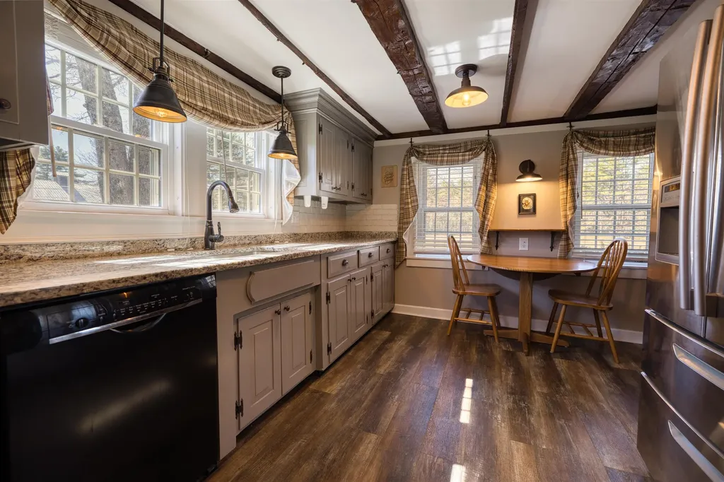 1533 Province Lake Road Effingham NH 03882