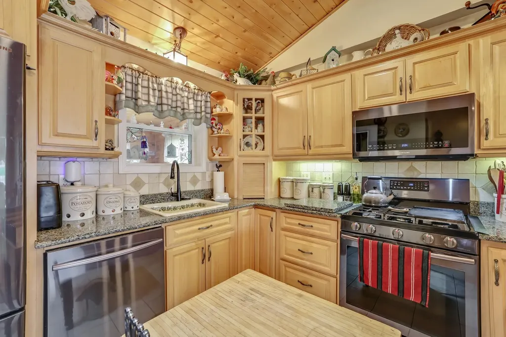 348 Maple Ridge Coventry VT 05825