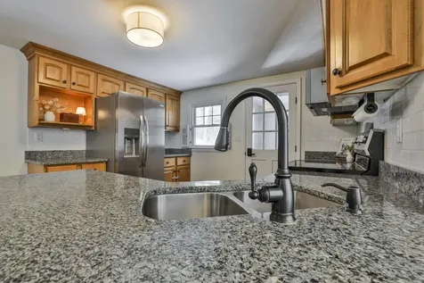 42 Dublin Avenue Nashua NH 03063