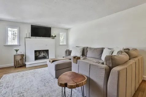 42 Dublin Avenue Nashua NH 03063