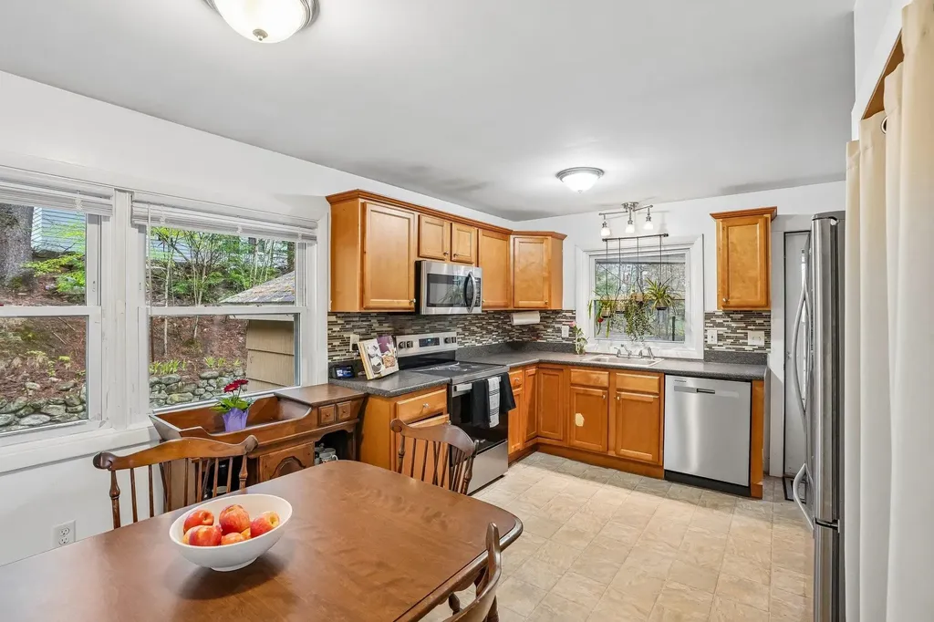 23 Pineridge Street Goffstown NH 03045