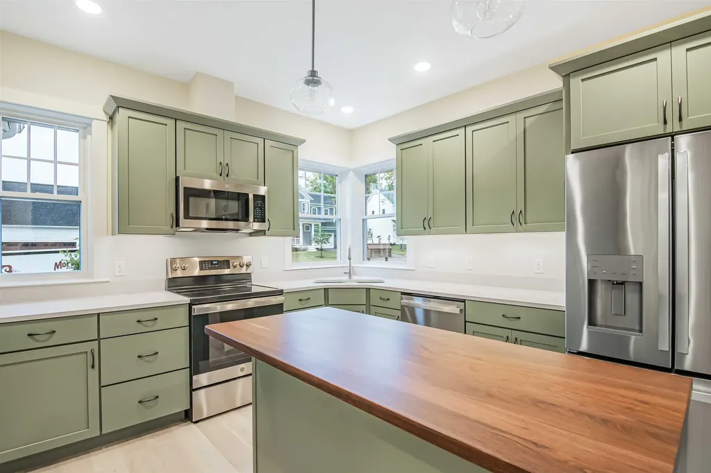 6 Barnabas Court Colchester VT 05446
