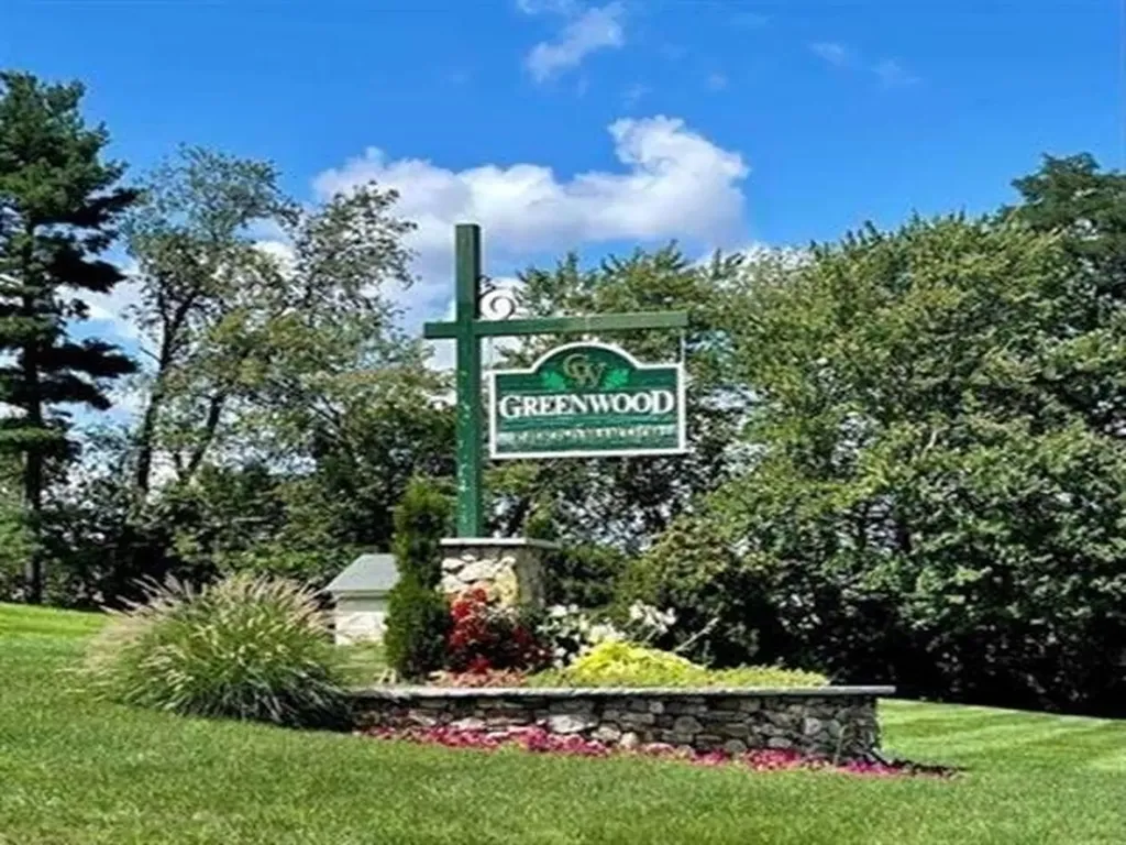 7 Autumn Leaf Lane Nashua NH 03060