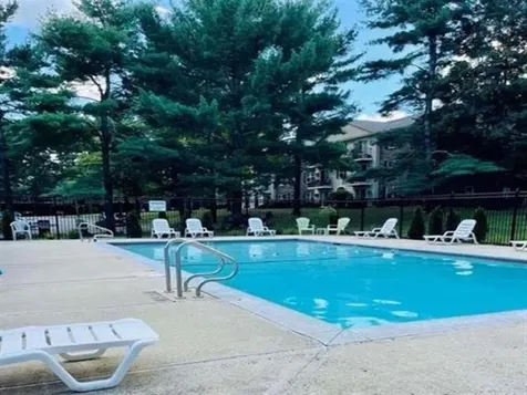 7 Autumn Leaf Lane Nashua NH 03060