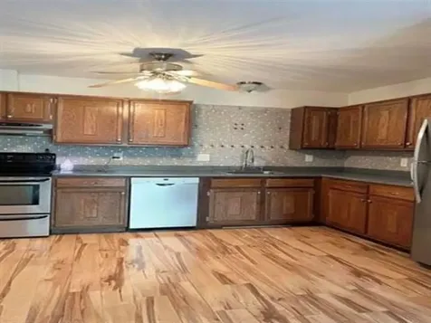 7 Autumn Leaf Lane Nashua NH 03060