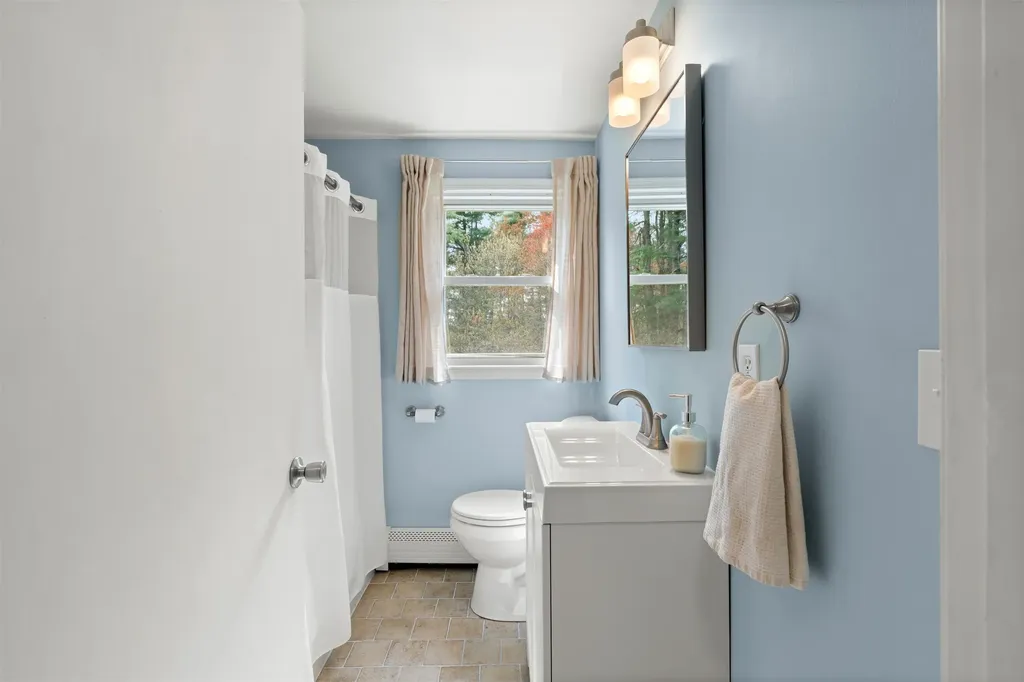 151 Rockingham Road Derry NH 03038