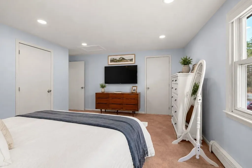151 Rockingham Road Derry NH 03038