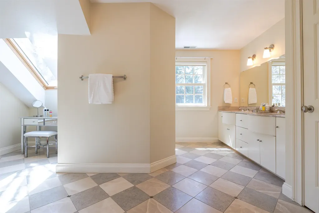 10 Checkerberry Lane Concord NH 03301