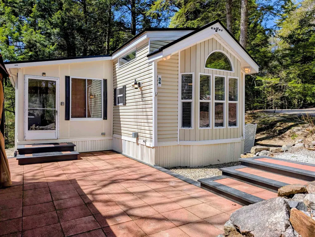 34 Overlook Road Holderness NH 03245