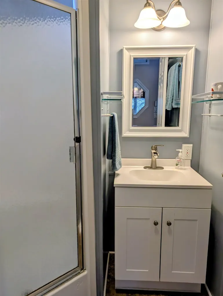 34 Overlook Road Holderness NH 03245