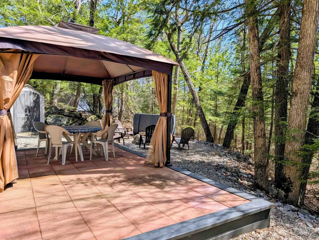 34 Overlook Road Holderness NH 03245