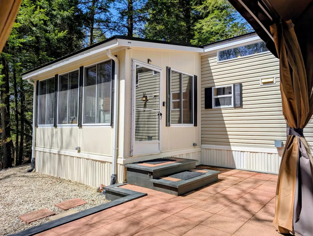 34 Overlook Road Holderness NH 03245