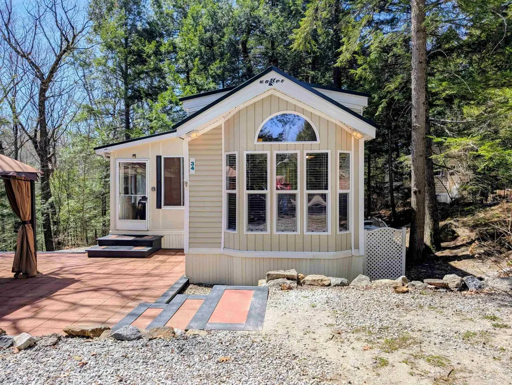 34 Overlook Road Holderness NH 03245