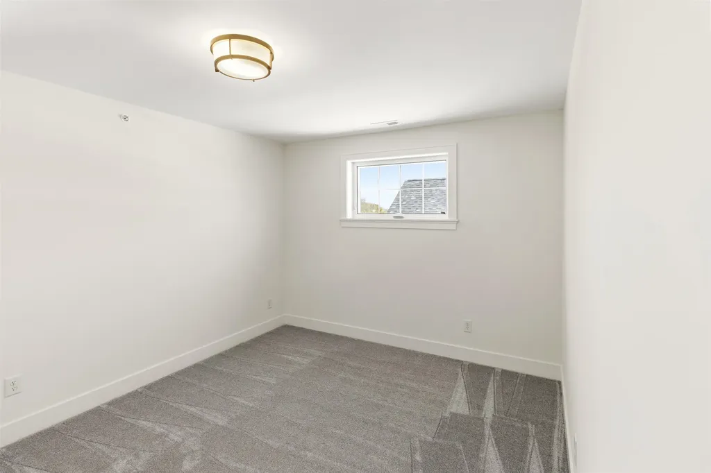 27 Eden Lane Portsmouth NH 03801