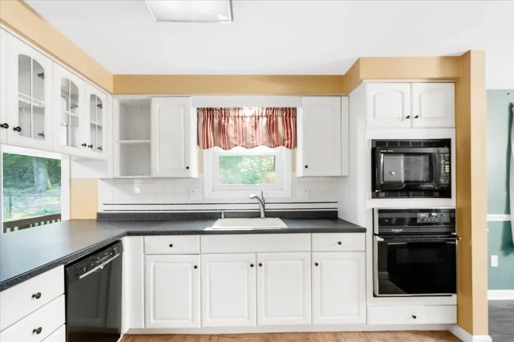 129 Cambridge Road Bedford NH 03110
