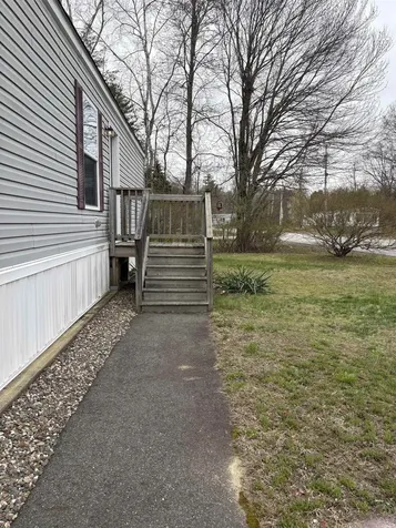15 Agent Road Raymond NH 03077