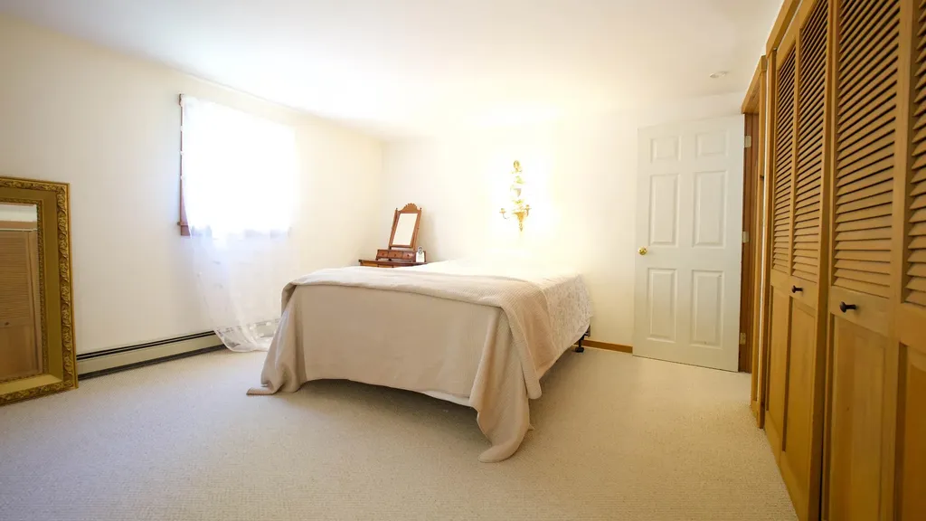 60 Fletcher Lane Hartford VT 05059