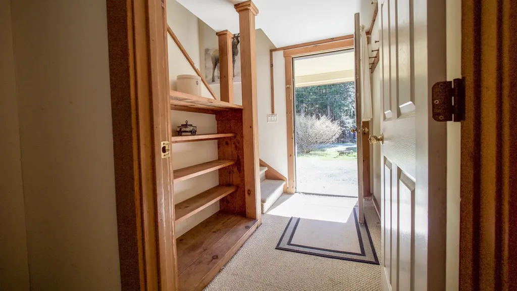 60 Fletcher Lane Hartford VT 05059