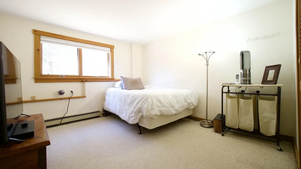 60 Fletcher Lane Hartford VT 05059