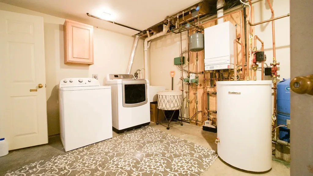 60 Fletcher Lane Hartford VT 05059