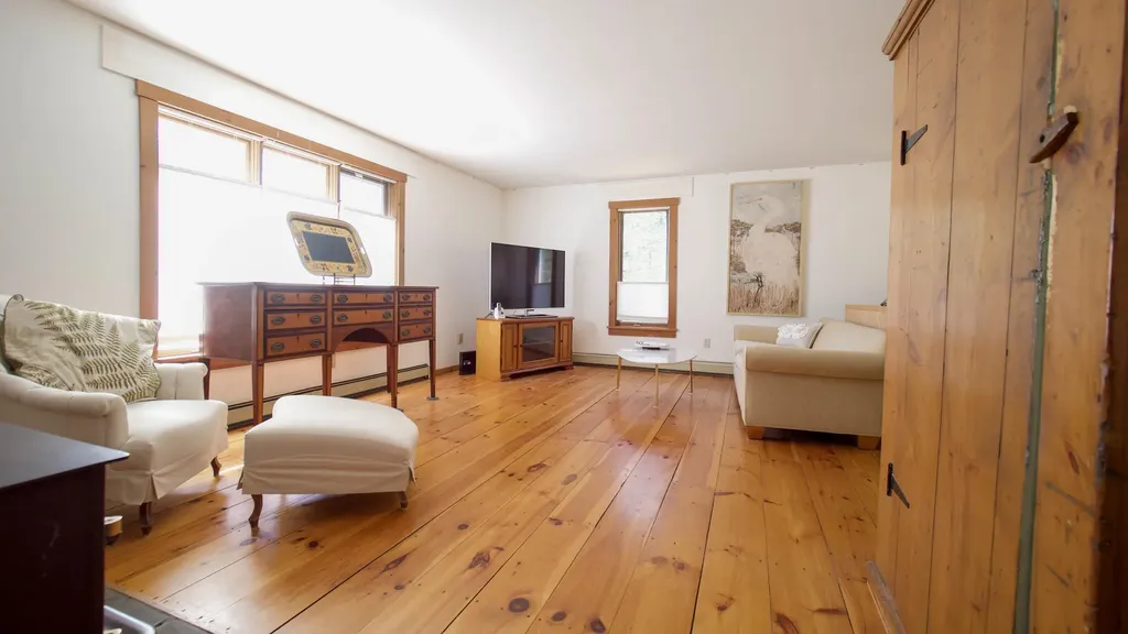 60 Fletcher Lane Hartford VT 05059