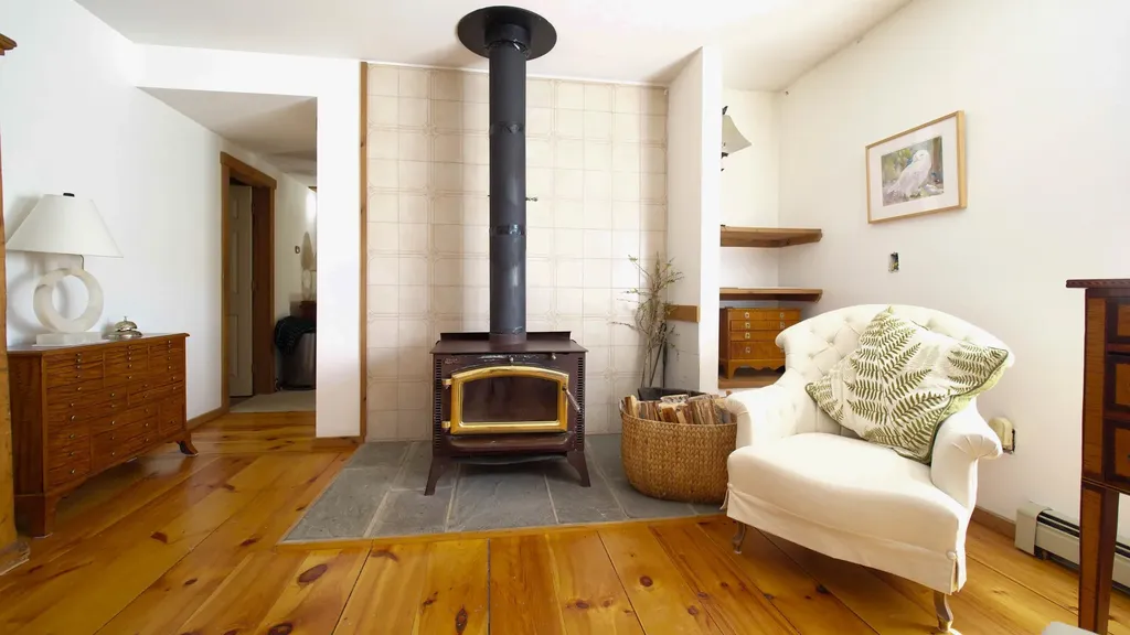 60 Fletcher Lane Hartford VT 05059