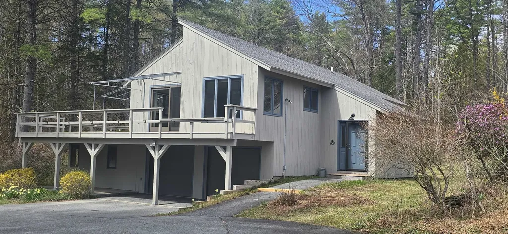 1608 Marsh Family Road Hartford VT 05059