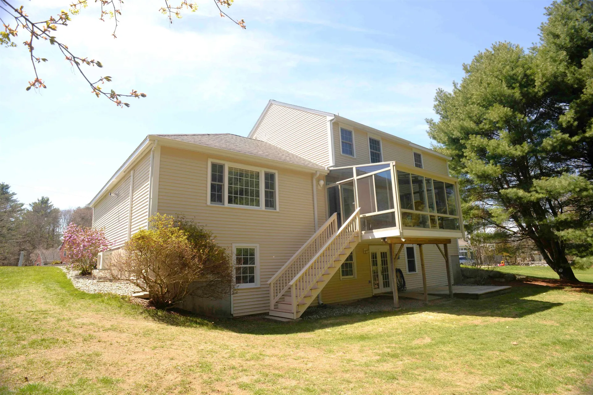 4 Shannon Drive Stratham NH 03885