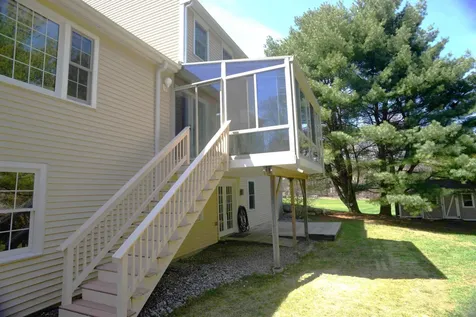 4 Shannon Drive Stratham NH 03885