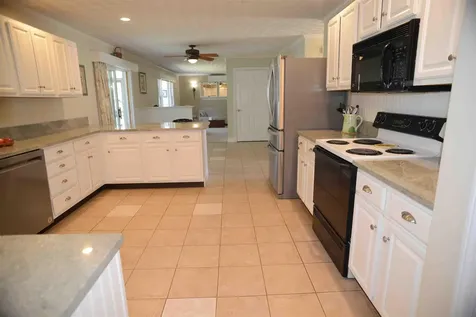 4 Shannon Drive Stratham NH 03885