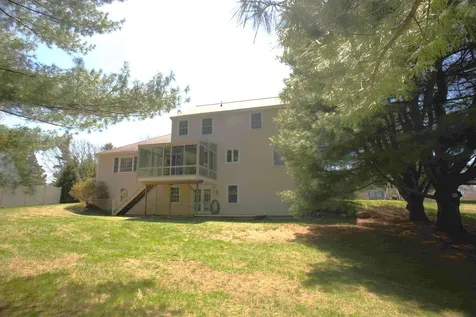 4 Shannon Drive Stratham NH 03885