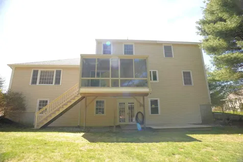 4 Shannon Drive Stratham NH 03885